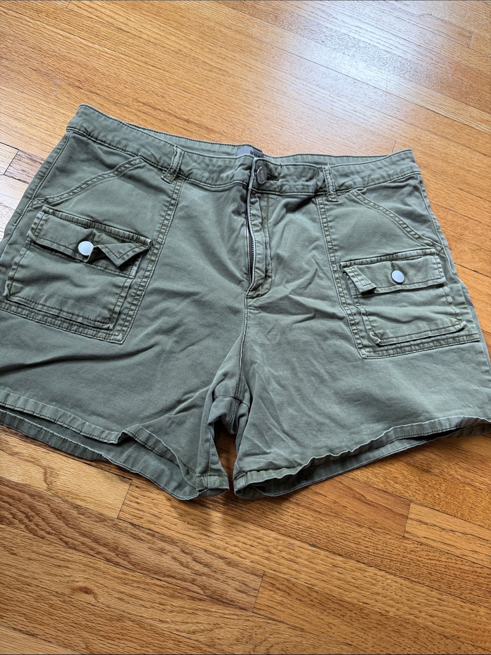 Kut from the Kloth Olive Green Cargo Shorts with Snap Pockets